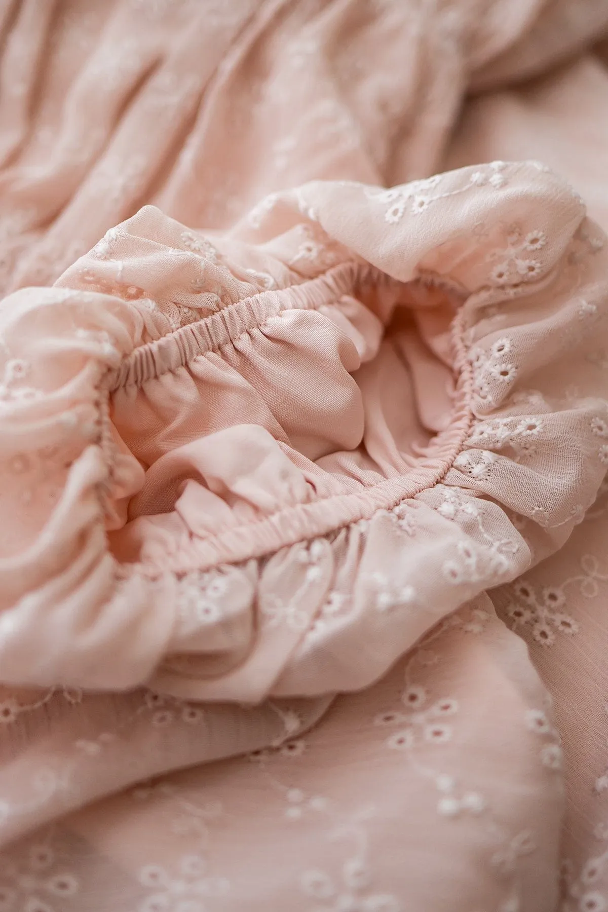KYRIE PUFF SLEEVE RUCHED EYELET DRESS IN PINK